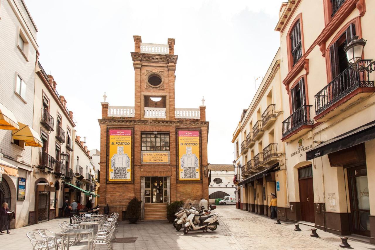 Street Cathedral Sevilla, Seville